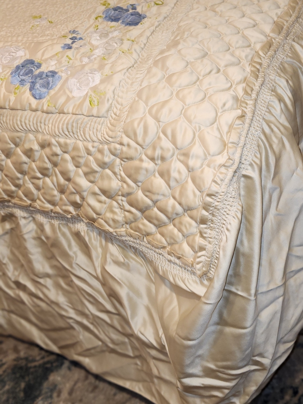 Vintage Quilted Bedspread Raised Floral Candlewick Embroidery  Yellow Base  Full - Picture 10 of 11